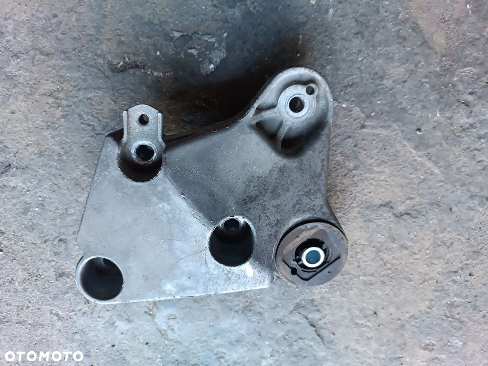 ŁAPA MOCOWANIE UCHWYT SILNIKA RENAULT LAGUNA II 1.9 DCI - 8200302004 - 1