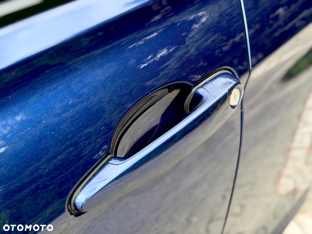 BMW Seria 3 330i - 12