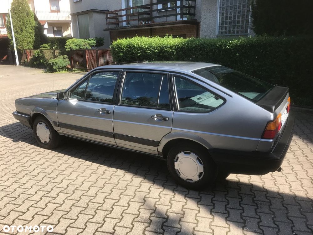 Volkswagen Passat - 4