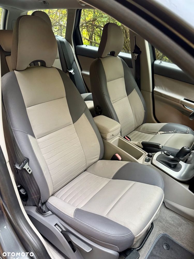 Volvo V50 2.0D Momentum - 22