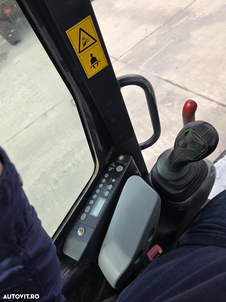 Hitachi ZX55, 5t, 2020, 2.189h, CUPLA RAPIDA HIDRAULICA+3 CUPE, senile cauciuc NOI, inst picon pe brate, inst rotire pe brate, LAMA NIVELARE, ad sapare 5m, latime 2m, ridica 3,2t, Aer cond, posibilitate leasing, STARE FOARTE BUNA-PROMOTIE 41.900 EUR+Tva - 15