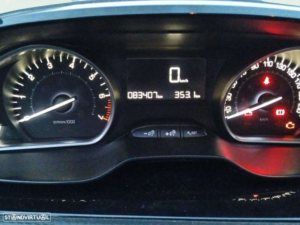 Peugeot 2008 1.2 PureTech Style - 9