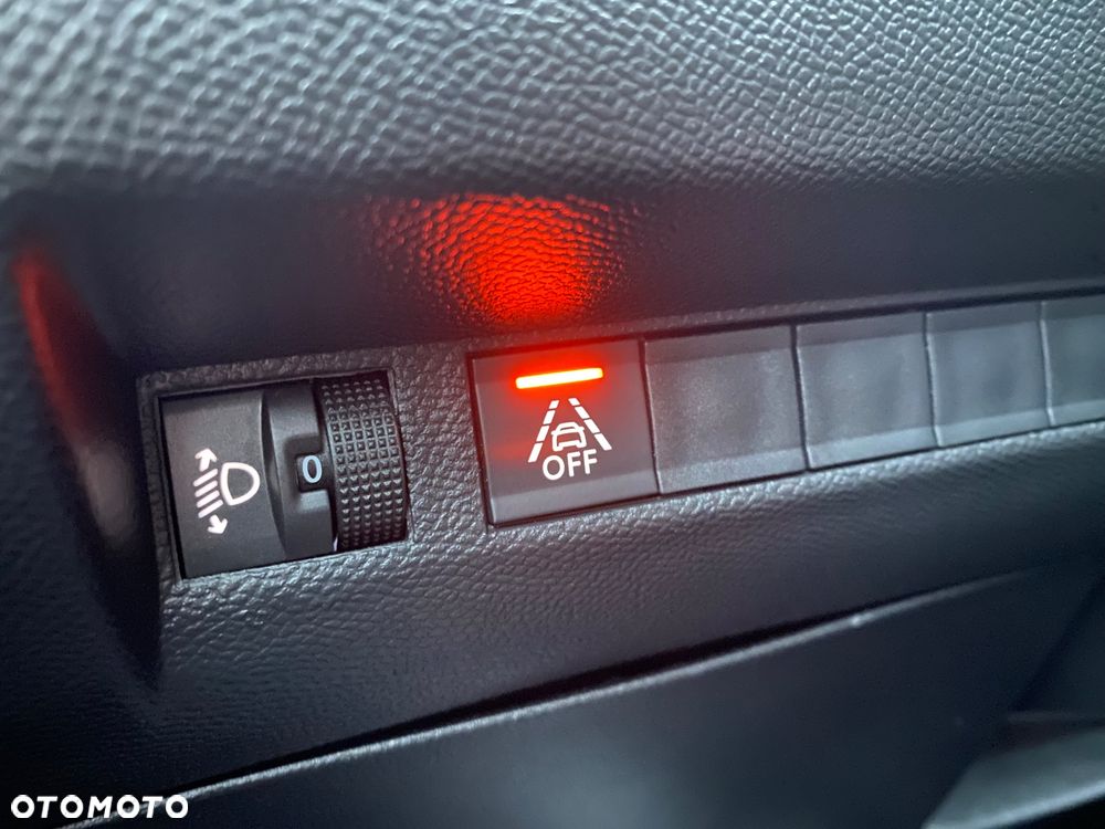 Peugeot 2008 BlueHDi 130 EAT8 Active - 35