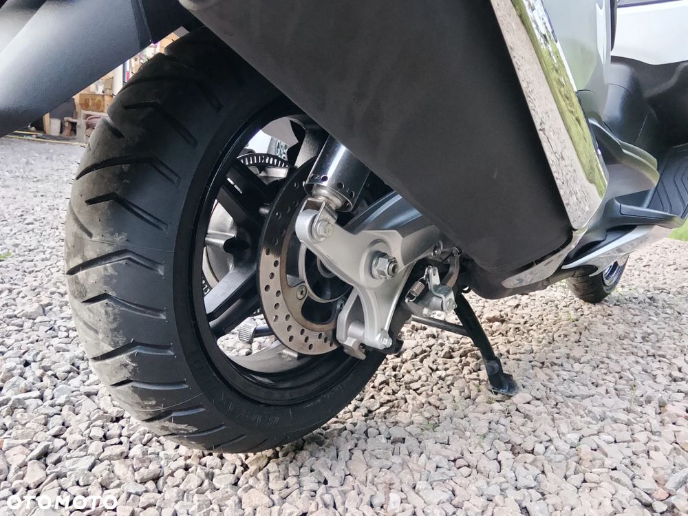 Suzuki Burgman - 10
