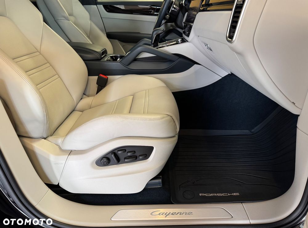 Porsche Cayenne - 18
