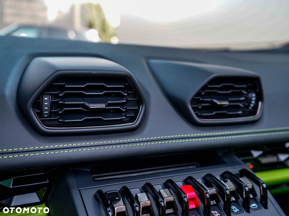 Lamborghini Huracan Performante - 25