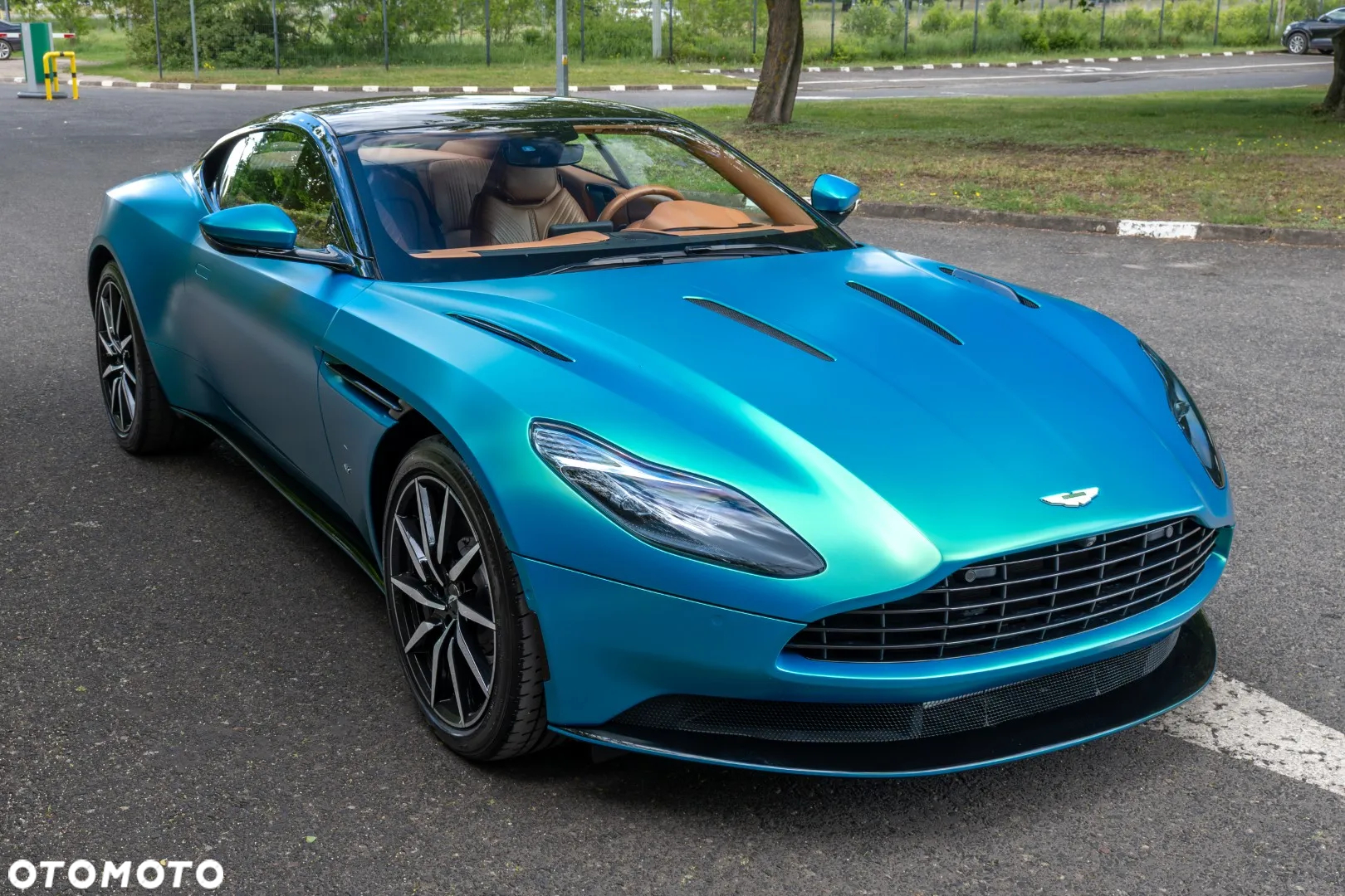Aston Martin DB11 Standard - 6