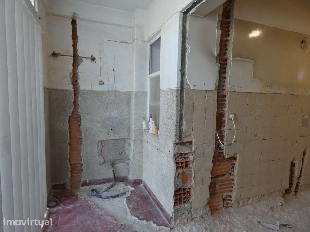 Apartamento T4, em fase de Remodelação Total, Olivais - Grande imagem: 3/24