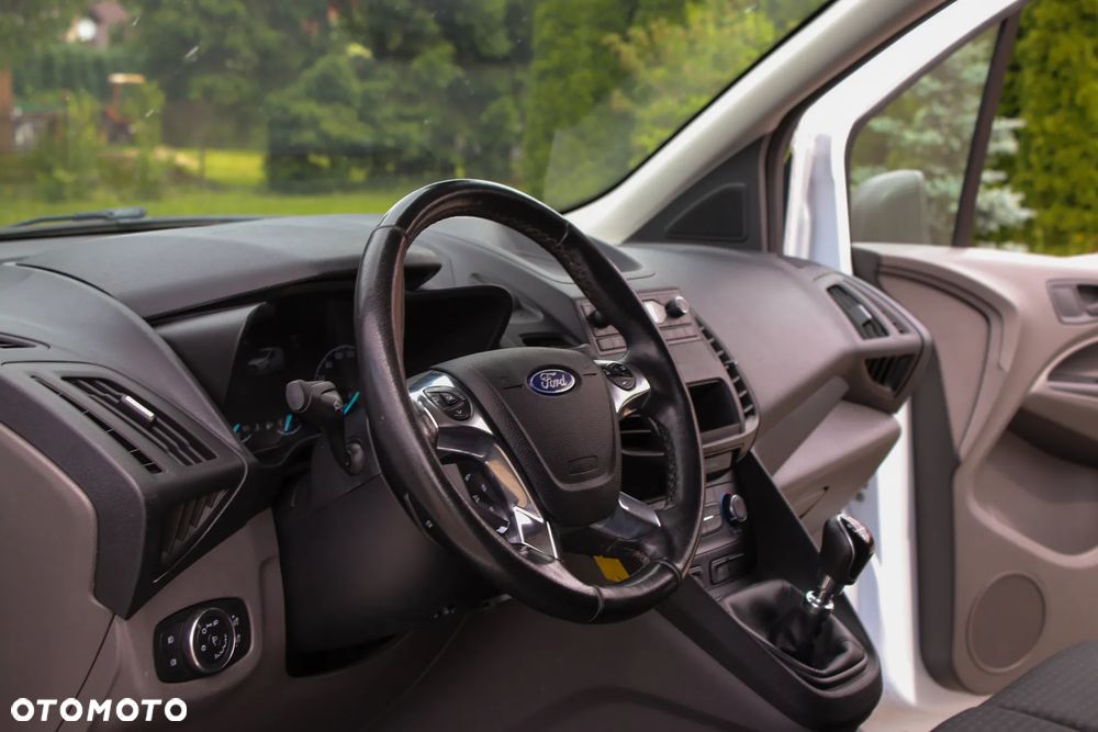 Ford Connect MAX - 26