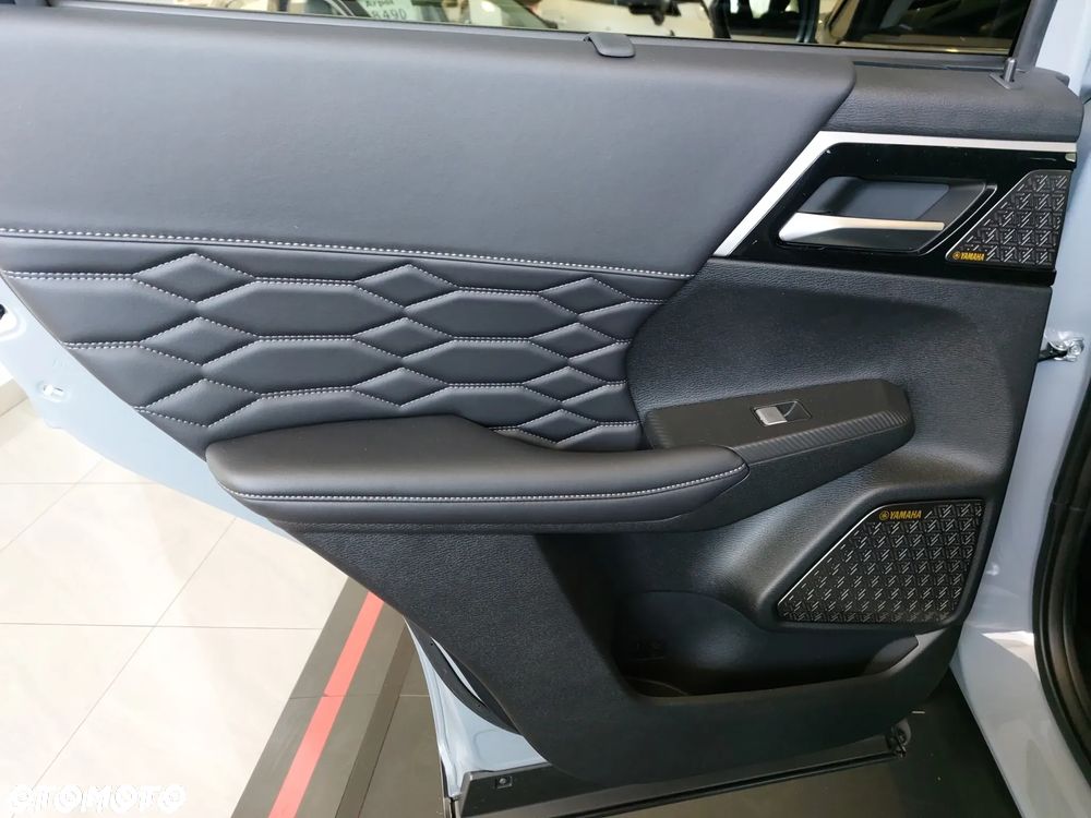 Mitsubishi Outlander PHEV Instyle - 11