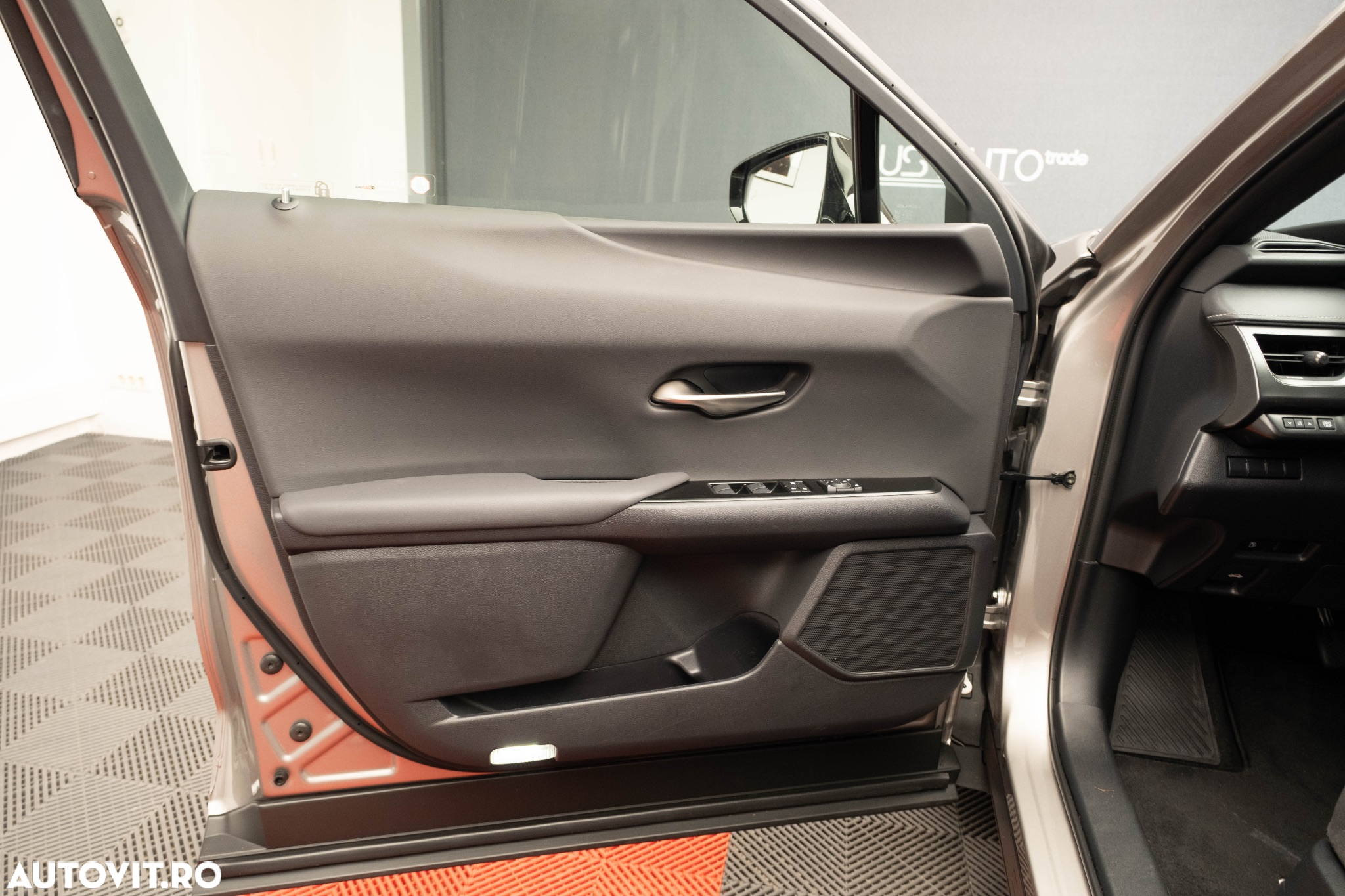 Lexus UX 250h FWD Executive - 18