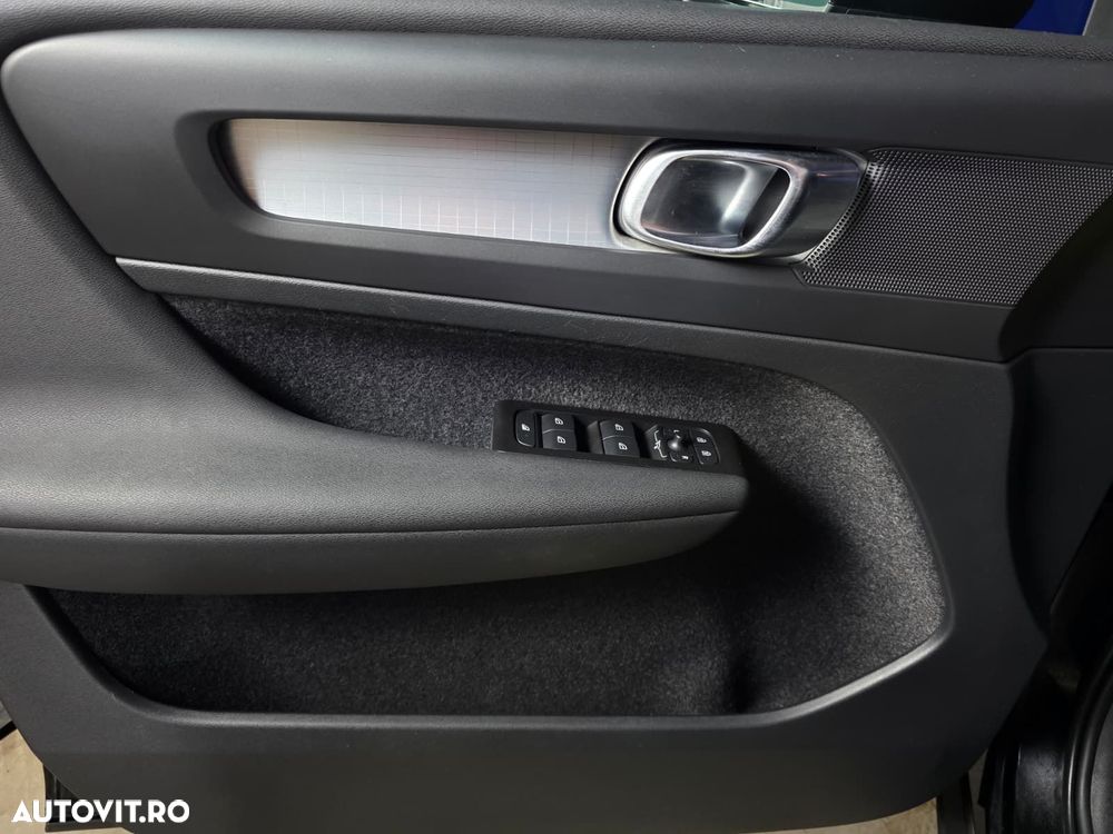 Volvo XC 40 T3 AT8 Momentum Pro - 10