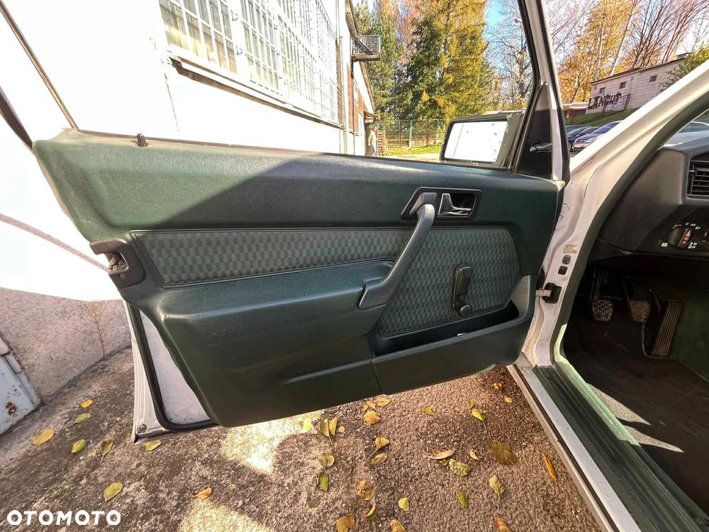 Mercedes-Benz W201 (190) - 18