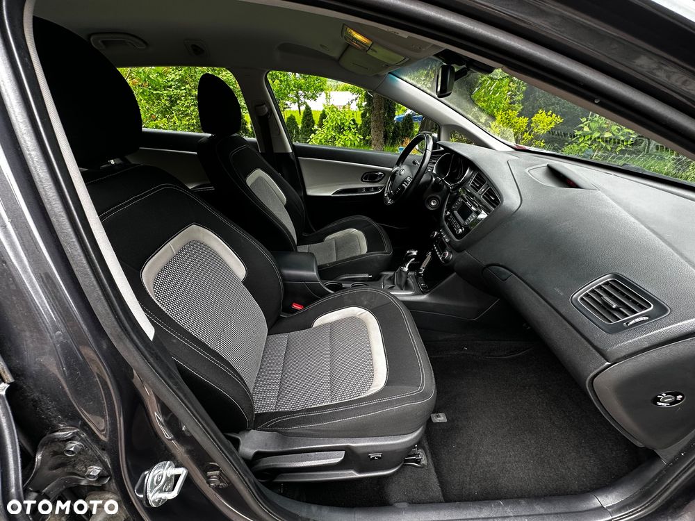 Kia Ceed 1.6 GDI Dream Team Edition - 5