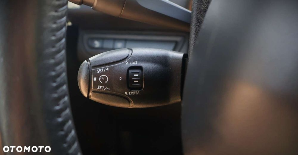 Peugeot 208 - 30