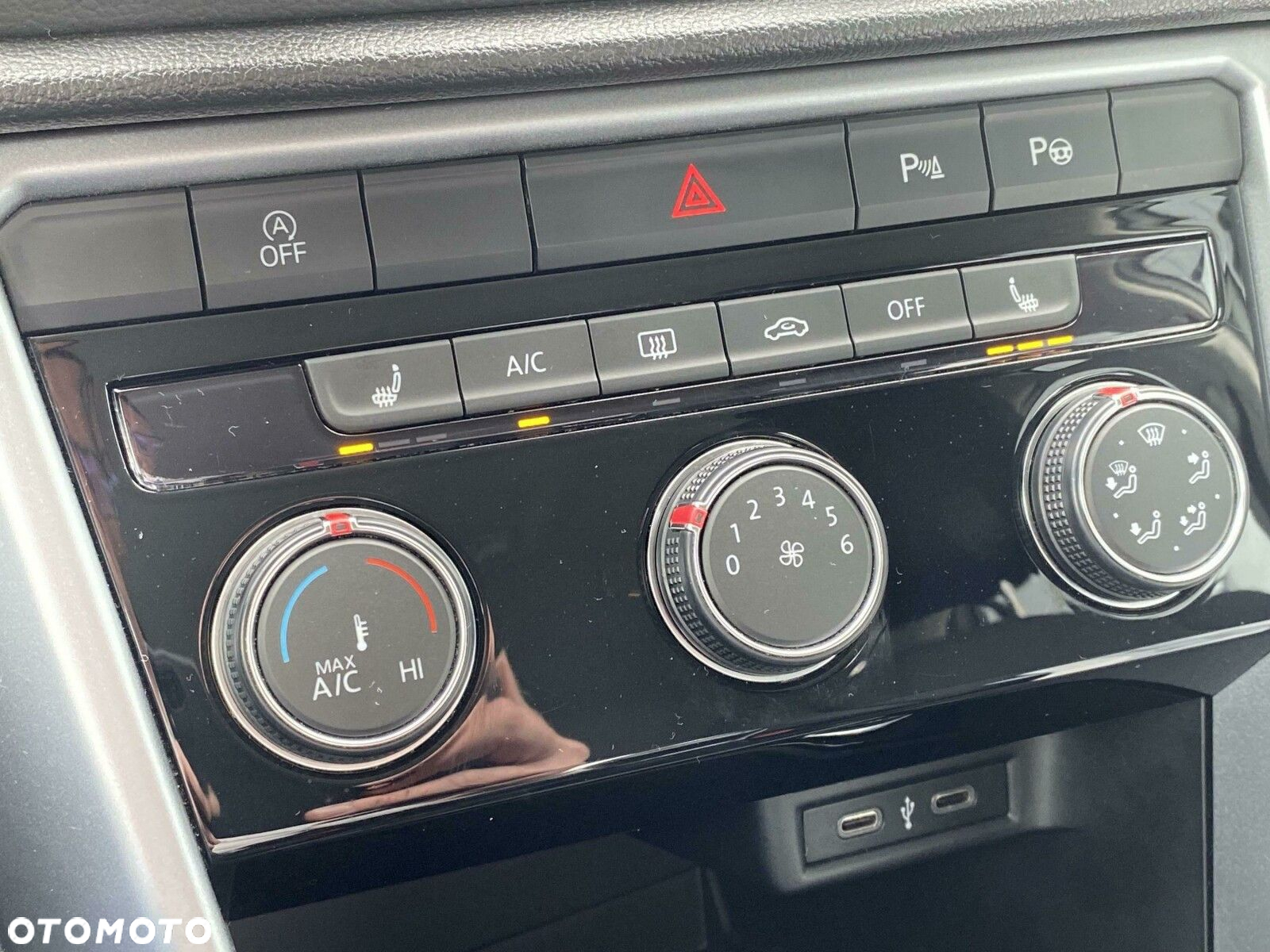 Volkswagen T-Roc 1.5 TSI Life - 27