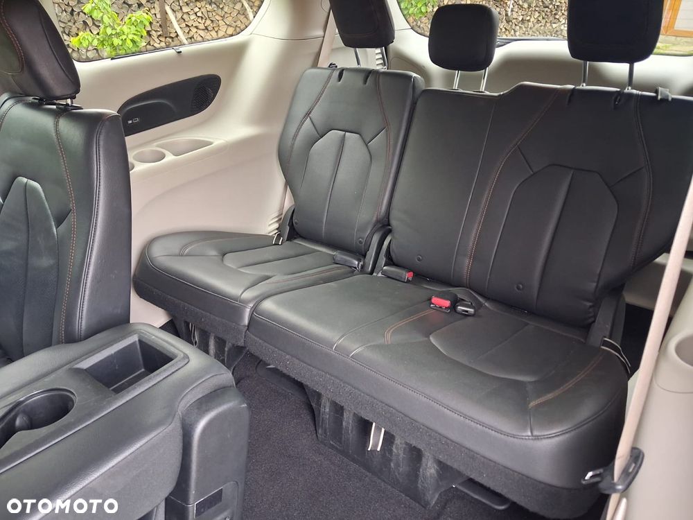 Chrysler Pacifica - 20