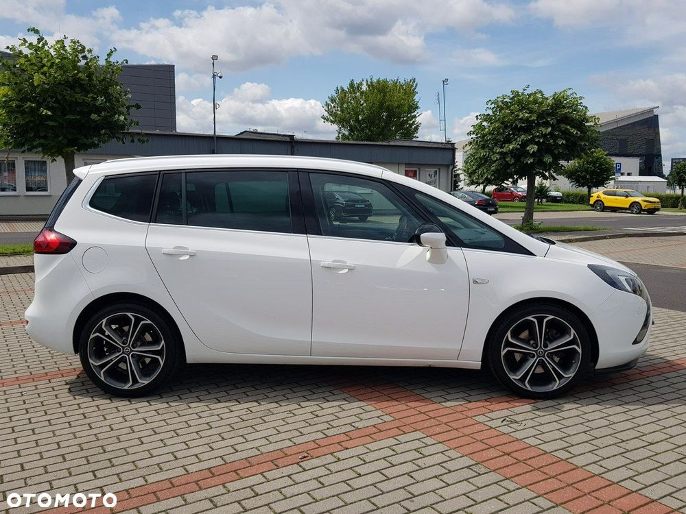 Opel Zafira 1.6 T SIDI Cosmo S&S - 4
