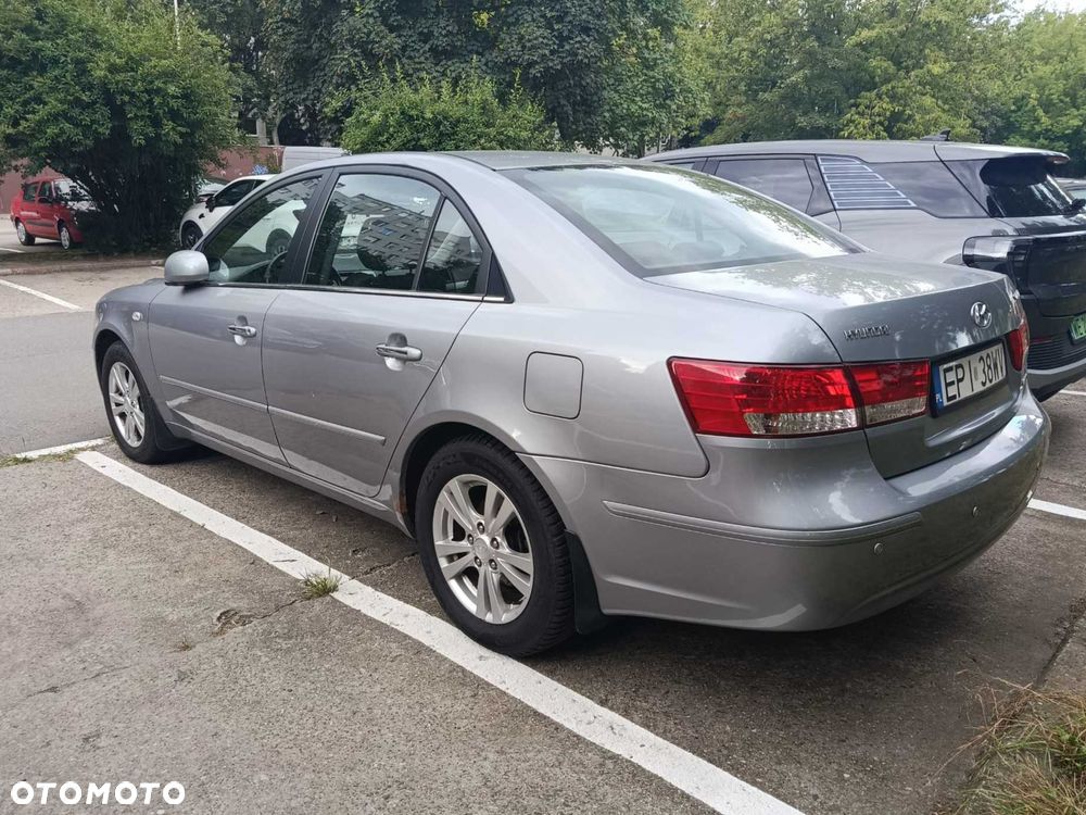 Hyundai Sonata - 4
