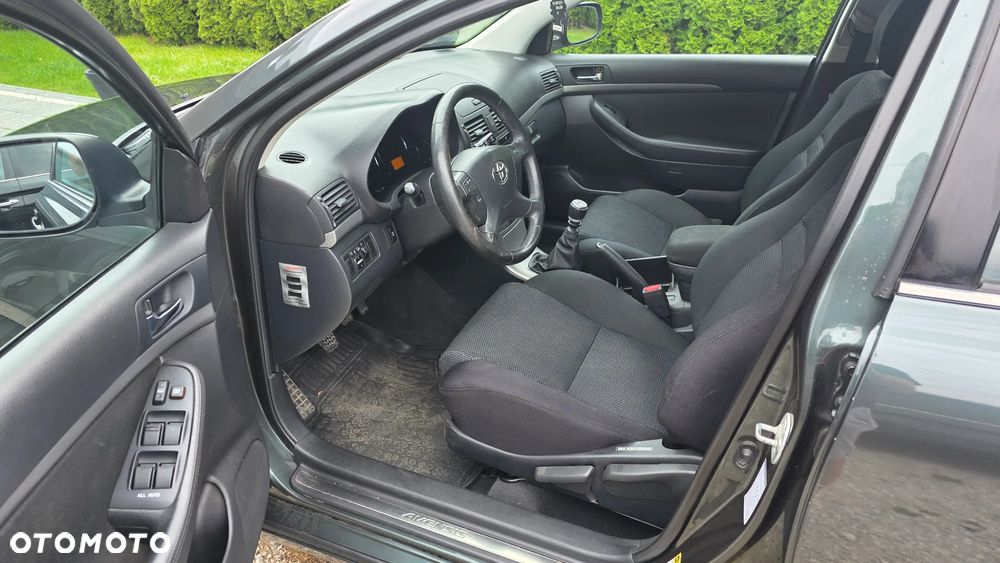 Toyota Avensis 2.0 D-4D Sol+NAVI - 11