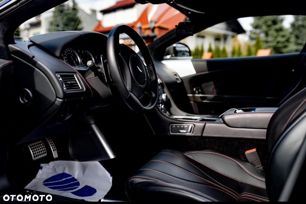 Aston Martin DB9 - 36