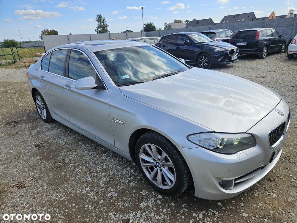 BMW Seria 5 528i xDrive Luxury Line - 11