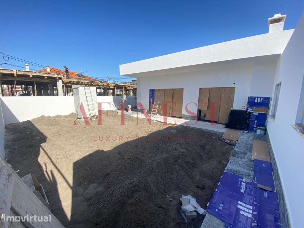 T4 com 2 Suítes em Fernão Ferro - Grande imagem: 3/28