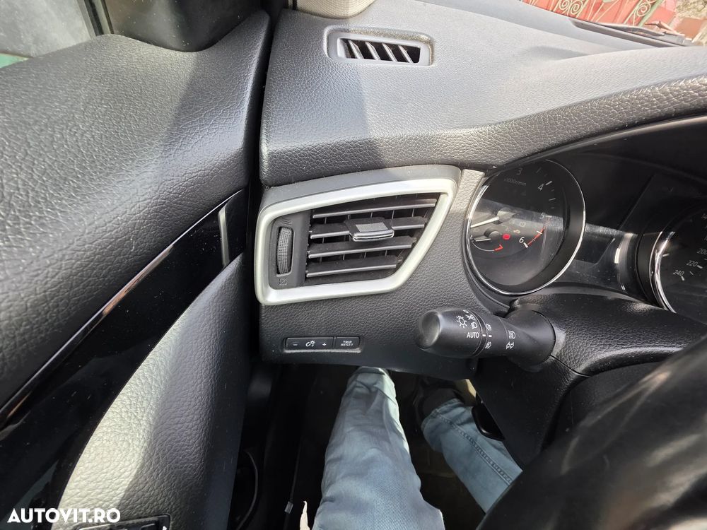 Nissan Qashqai 1.6 DCI Start/Stop Tekna - 32