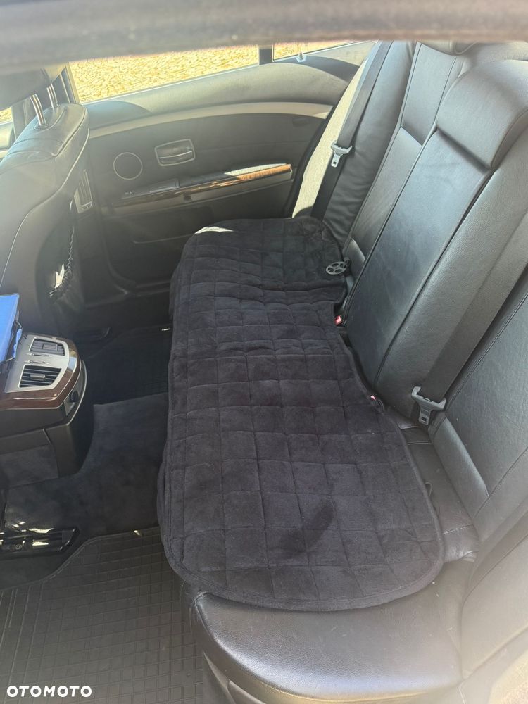 BMW Seria 7 735i - 12