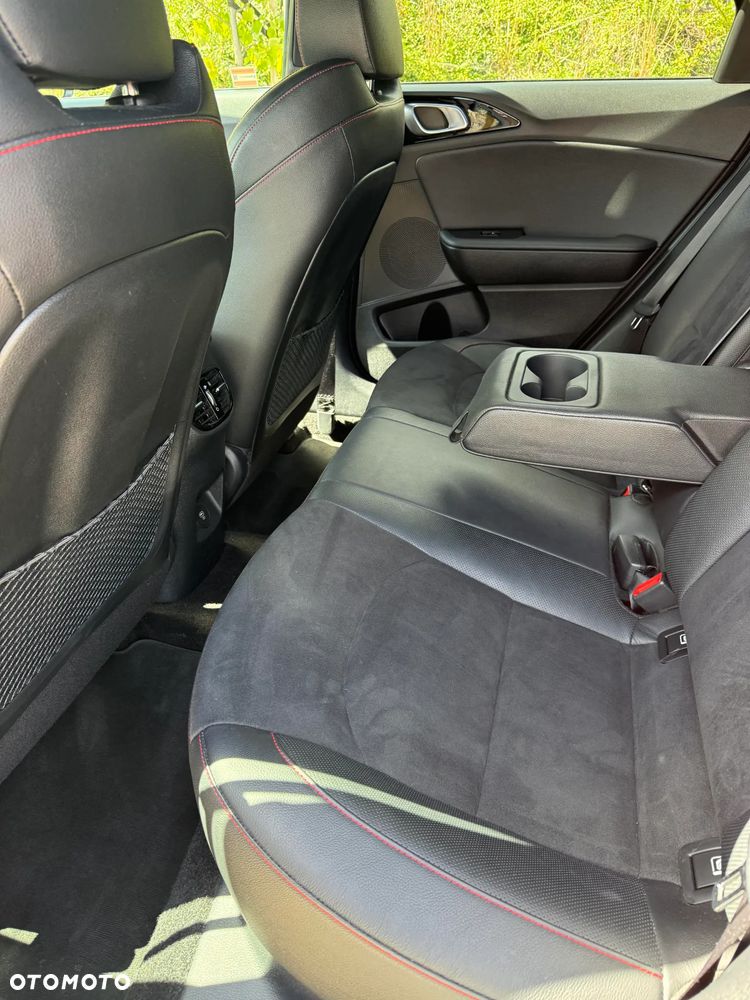 Kia ProCeed 1.6 T-GDI GT DCT - 12