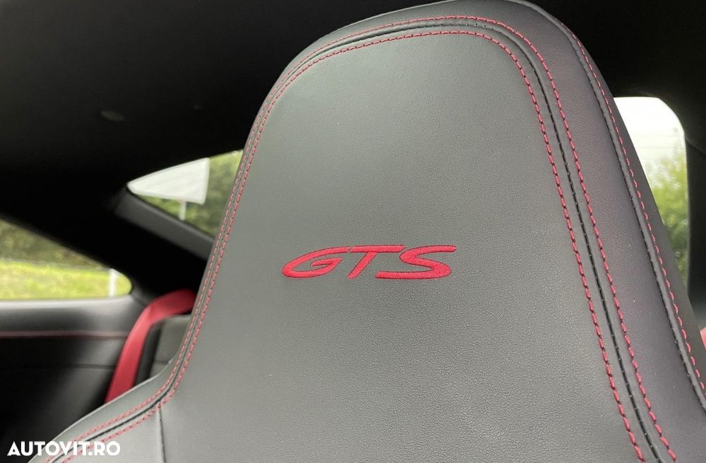 Porsche 911 Carrera 4 GTS PDK - 8
