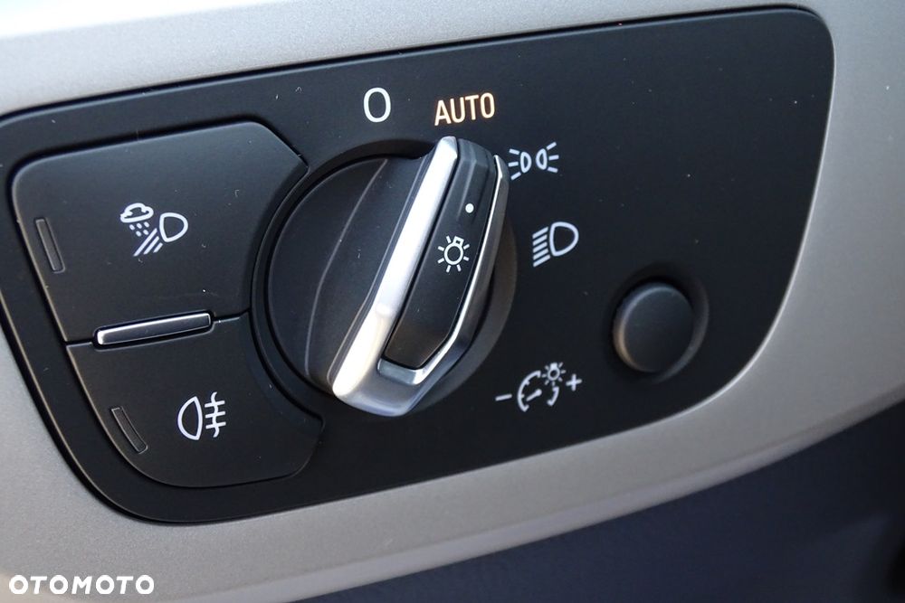 Audi A4 Avant 40 TFSI quattro S tronic advanced - 24