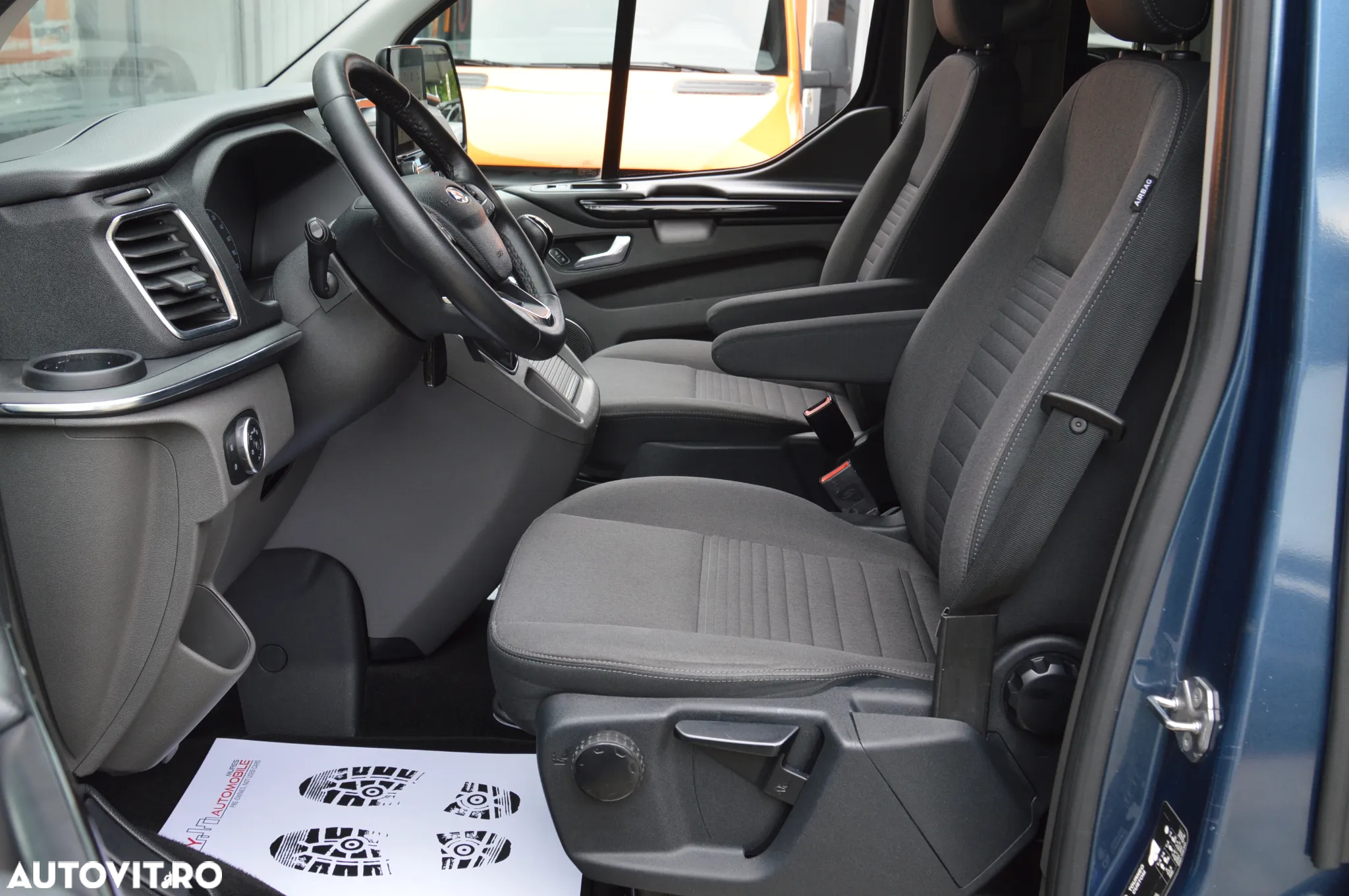 Ford Tourneo Custom Bus 320 2.0 EcoBlue 130 CP L1H1 Titanium - 8