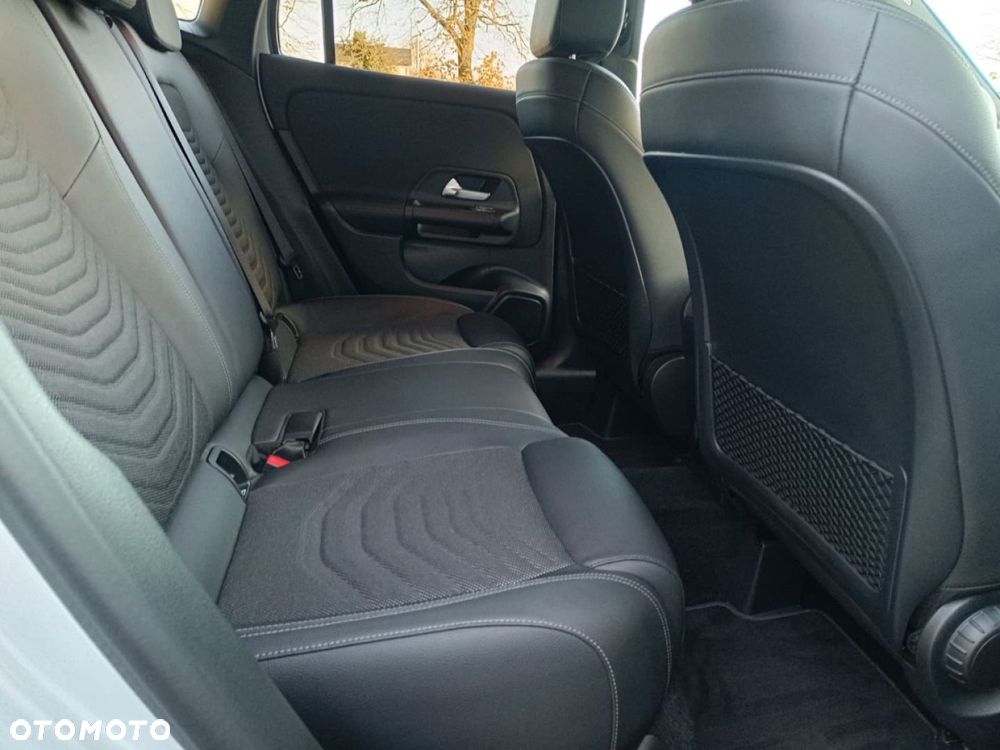 Mercedes-Benz GLA - 24