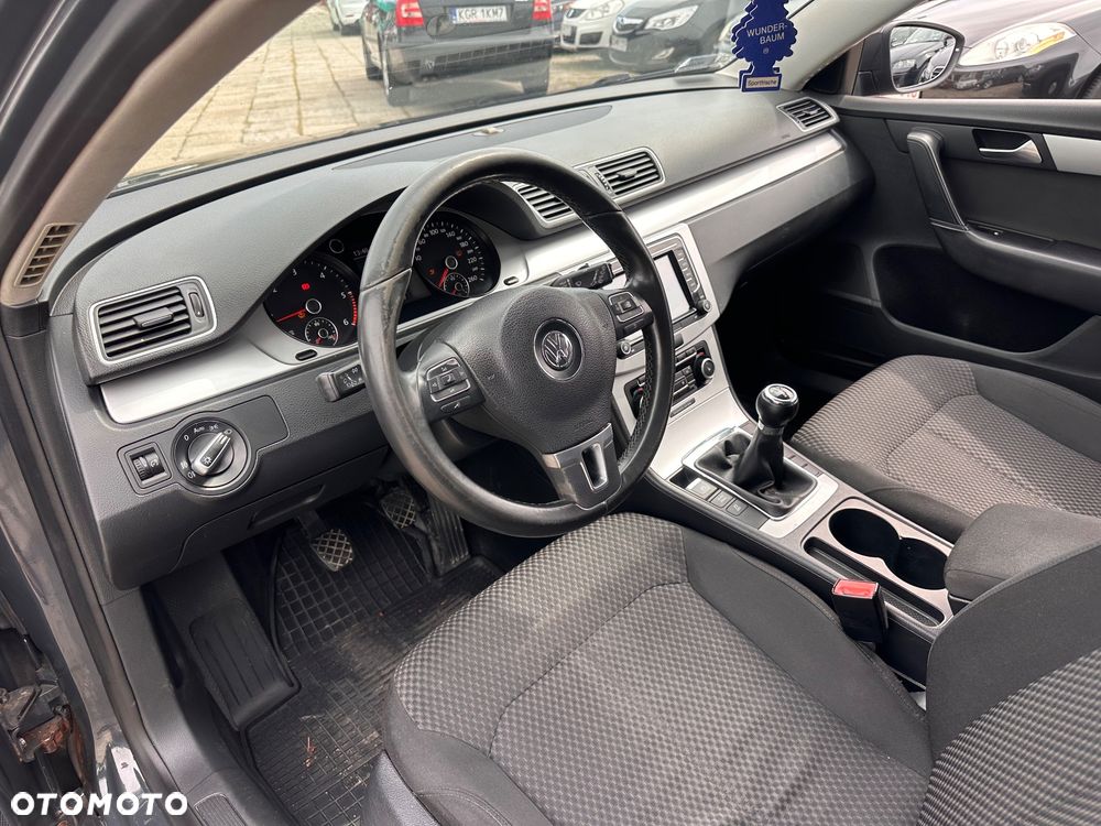 Volkswagen Passat 2.0 TDI Comfortline R-Style - 20
