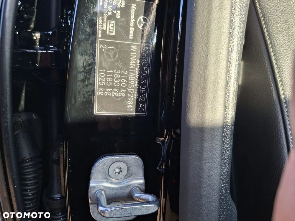 Mercedes-Benz GLA 180 d Progressive 8G-DCT - 25