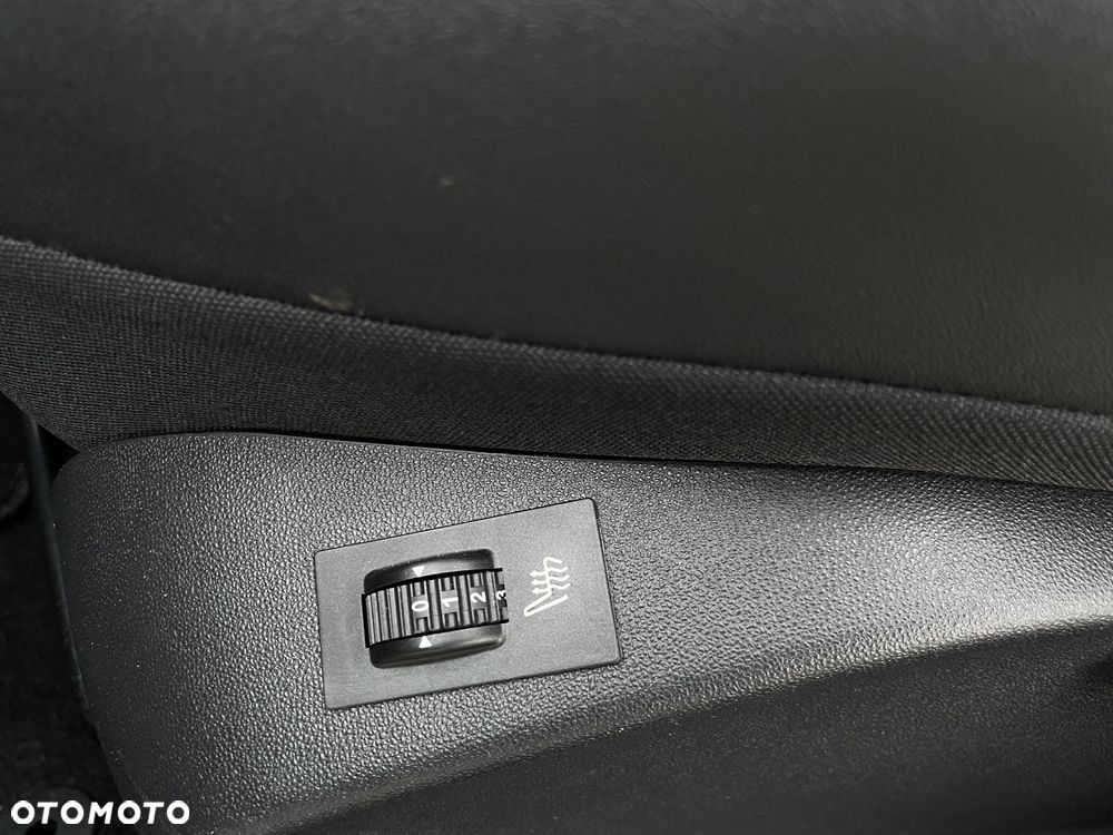 Peugeot 2008 1.2 Pure Tech Allure S&S - 28