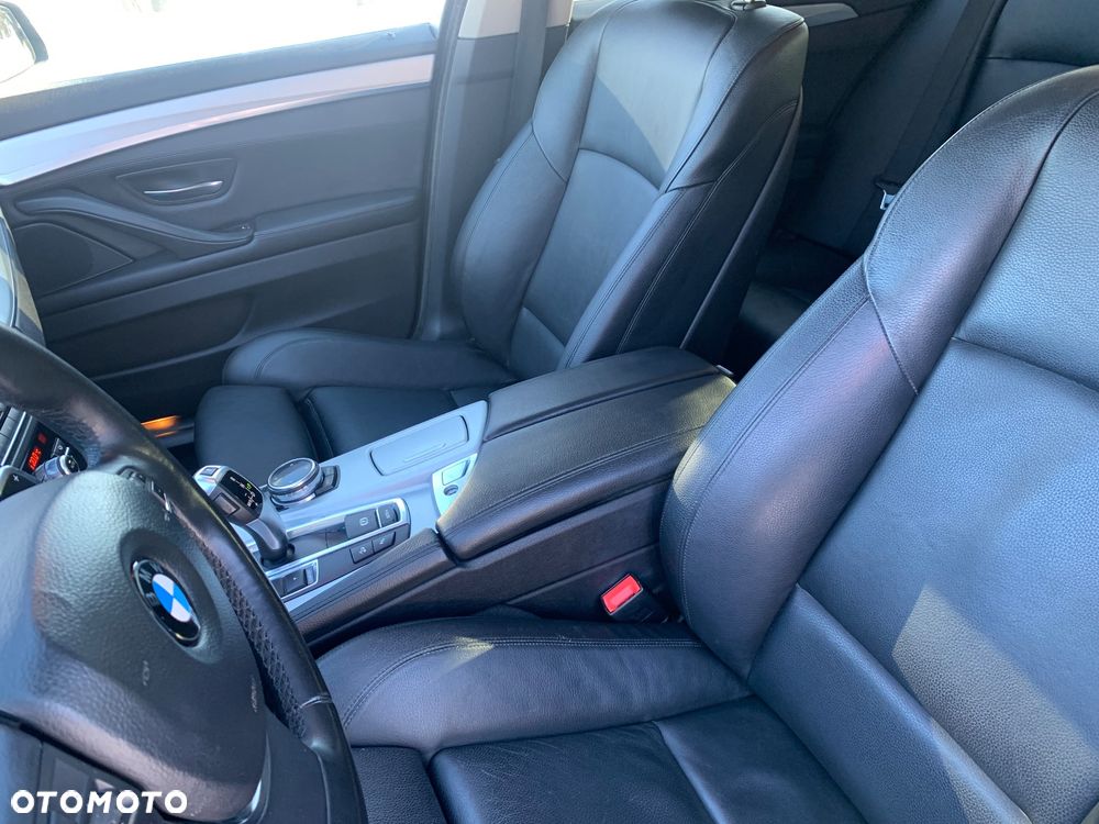 BMW Seria 5 520d xDrive - 12