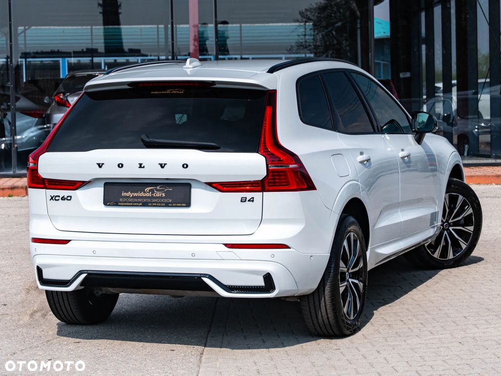 Volvo XC 60 B4 B Plus Dark - 2