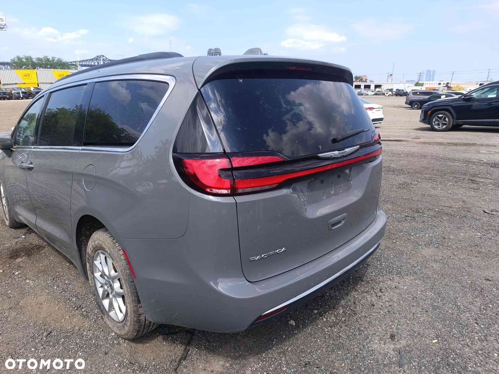 Chrysler Pacifica - 21