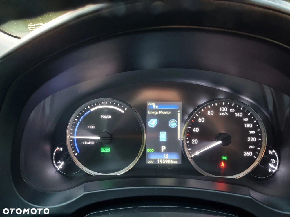 Lexus IS Business Edition - 8