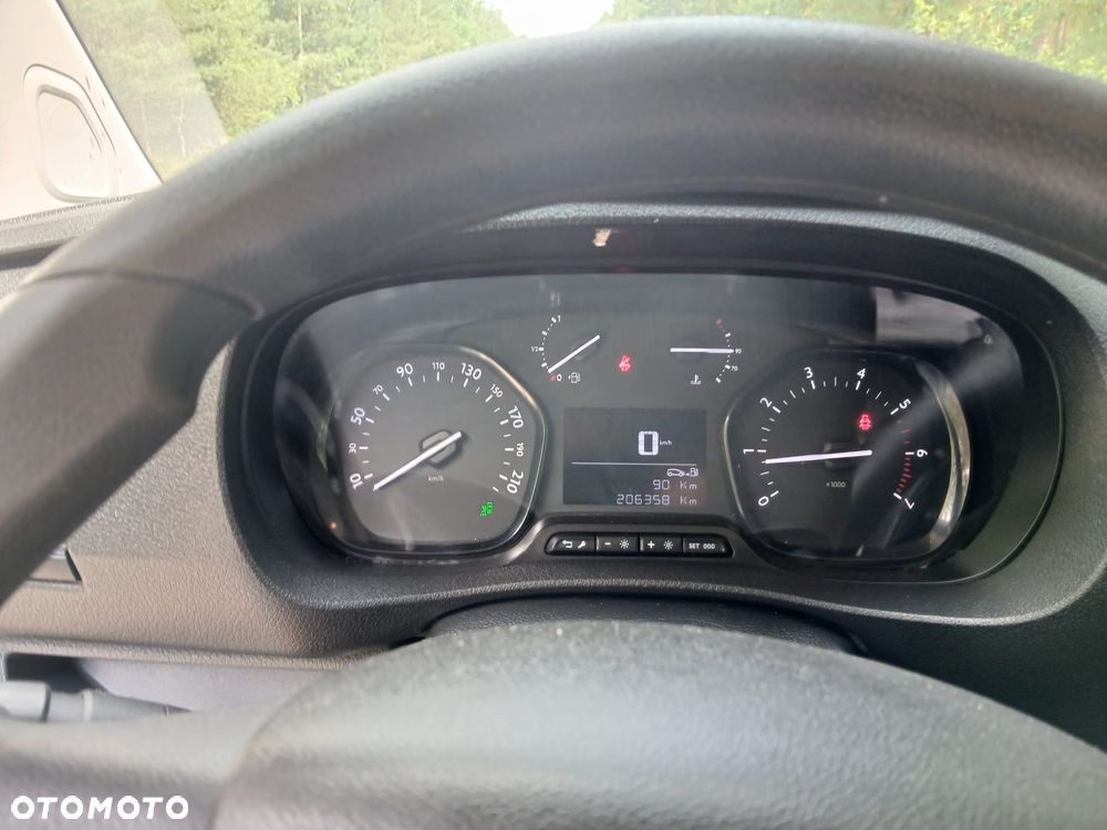 Peugeot EXPERT - 11