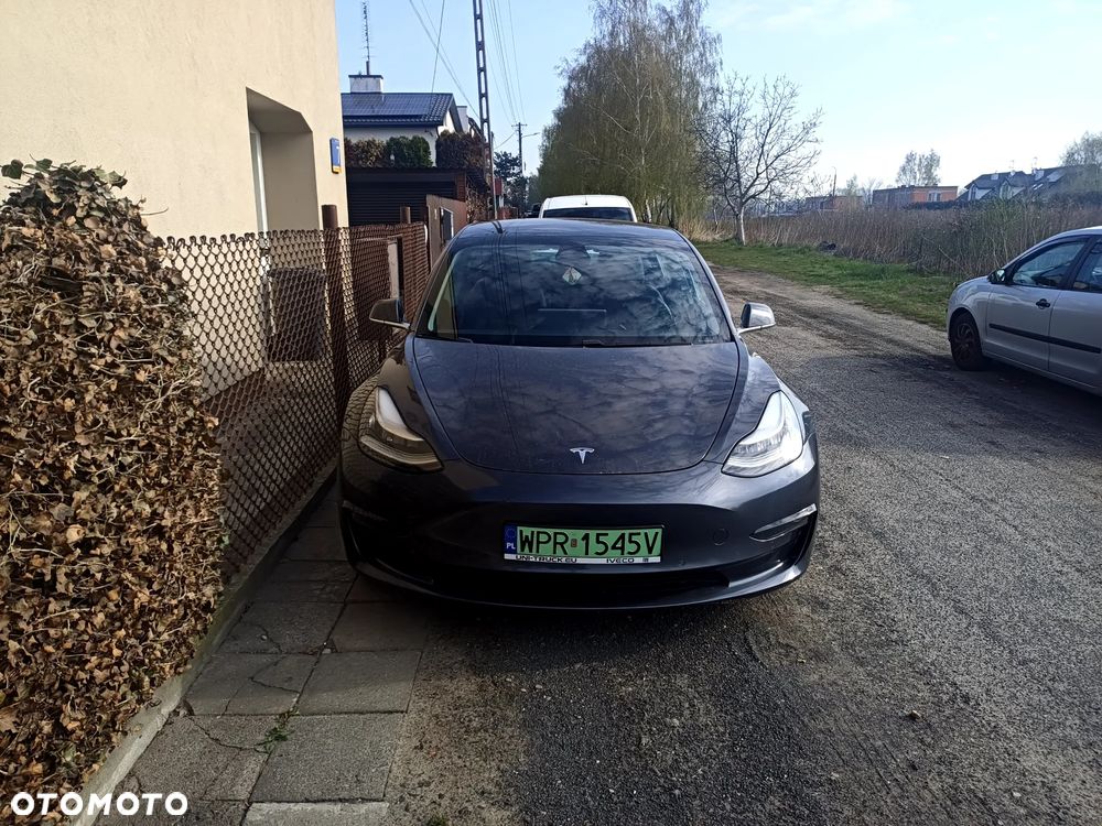 Tesla Model 3 - 4
