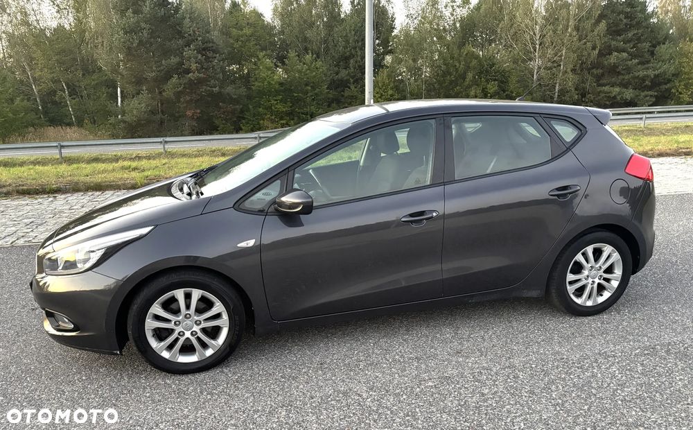 Kia Ceed 1.4 CVVT Dream Team Edition - 4