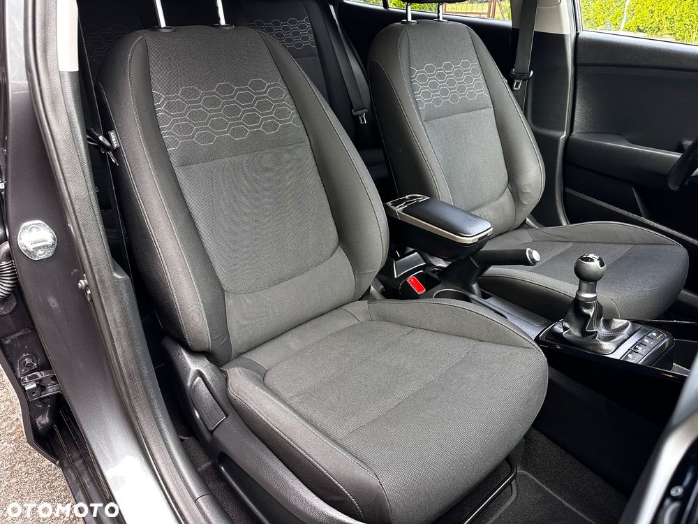 Kia Rio 1.2 Dream Team Edition - 29