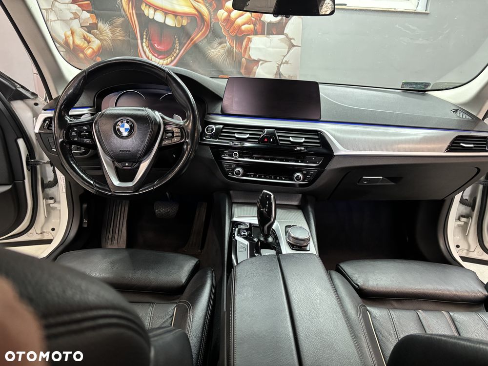 BMW Seria 5 520d Sport Line - 10