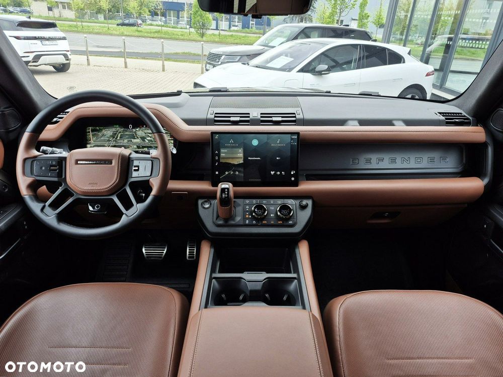 Land Rover Defender - 30
