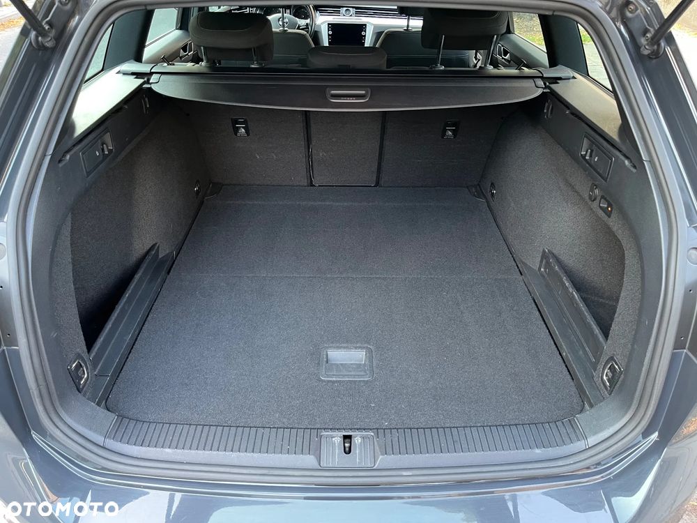 Volkswagen Passat 2.0 TDI SCR DSG Comfortline - 13