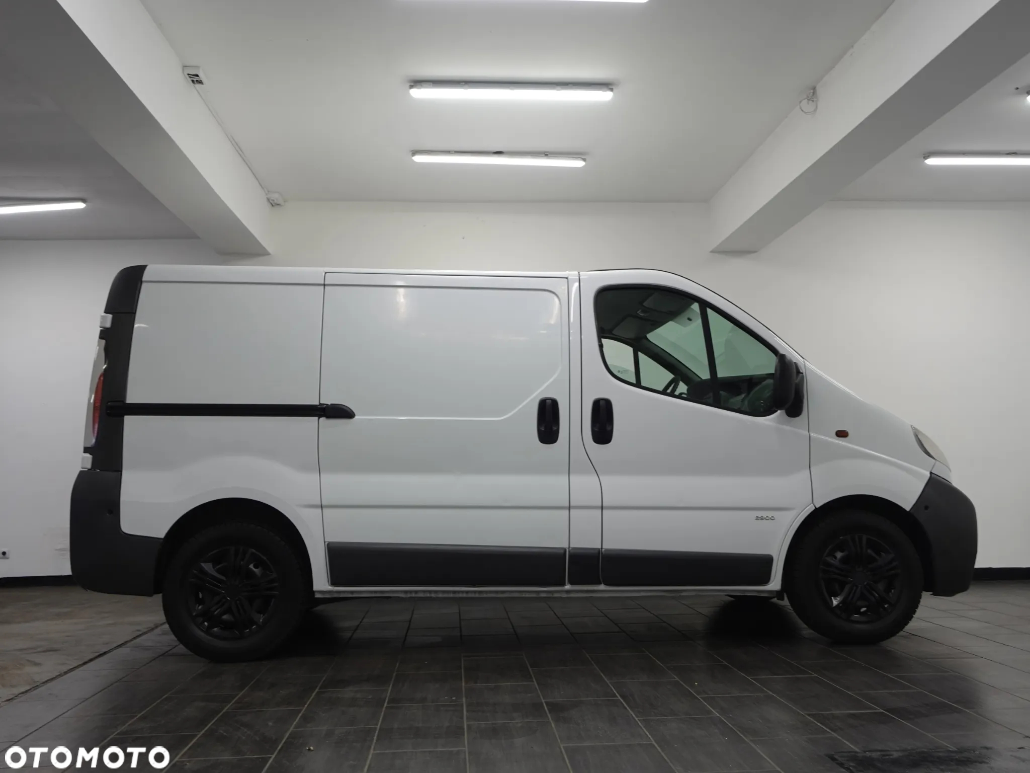Opel Vivaro - 11