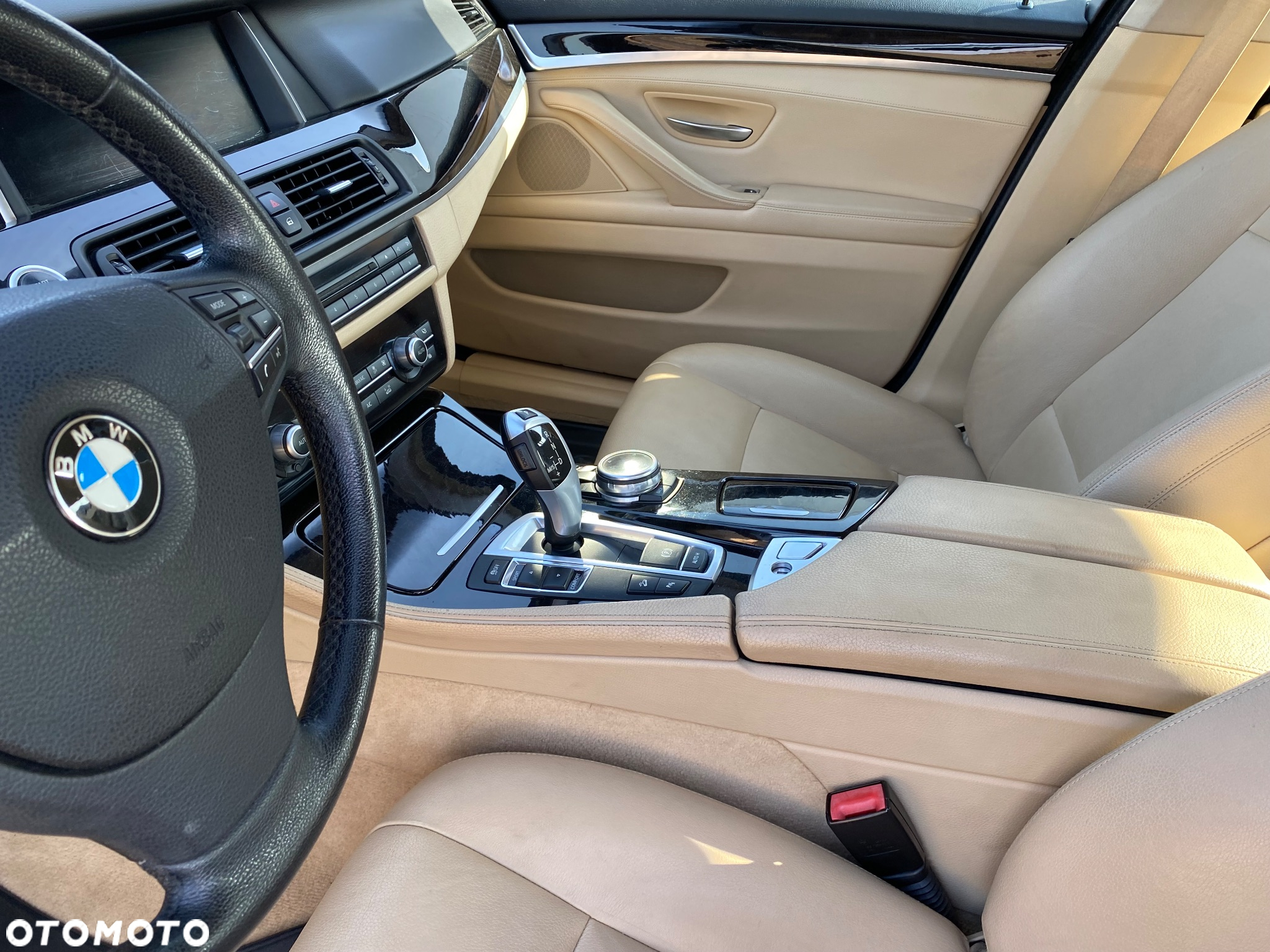 BMW Seria 5 528i xDrive - 12